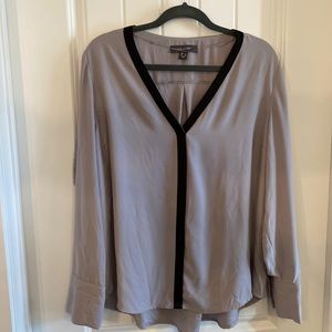 Gray V-neck flowers with black detail